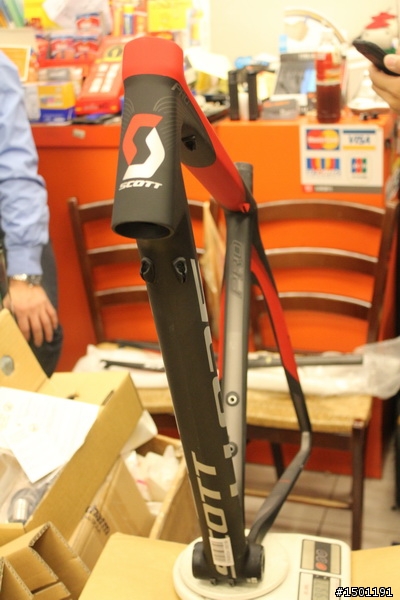 燒燙燙！終於換我被毒到了。新手開箱照（2012 SCOTT CR1 PRO）
