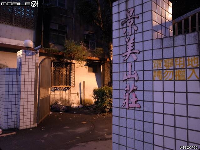 有誰知道這些是什麼地方嗎？位於新北市秀朗橋附近...有點神秘詭異的感覺