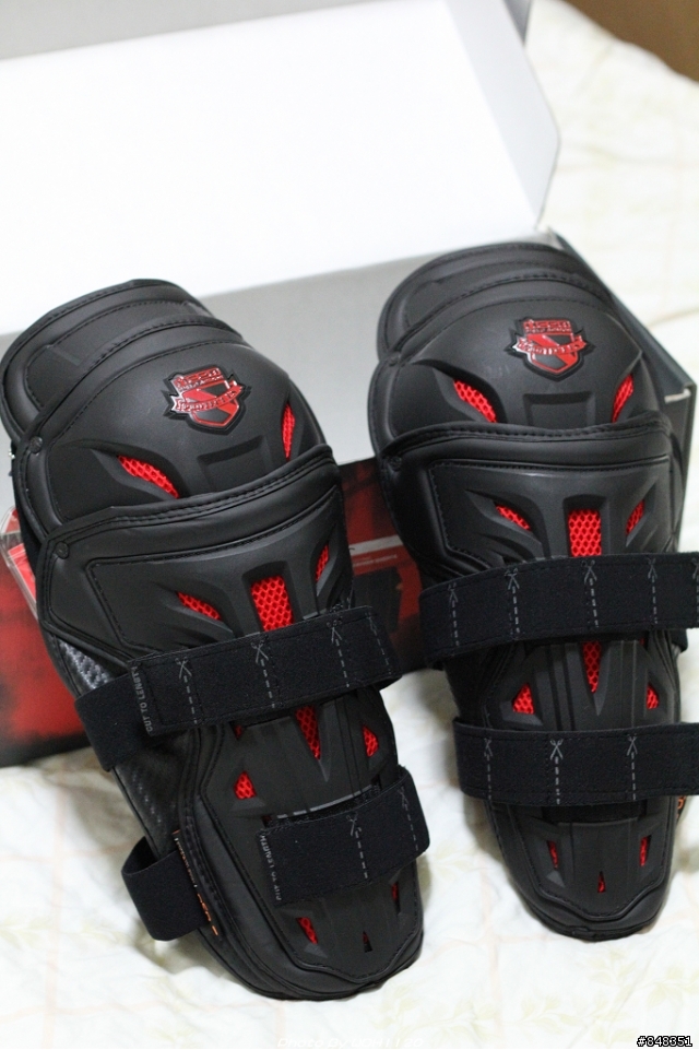 ICON  PATROL 防摔衣 & STRYKER KNEE ARMOR d3O護膝 入手分享