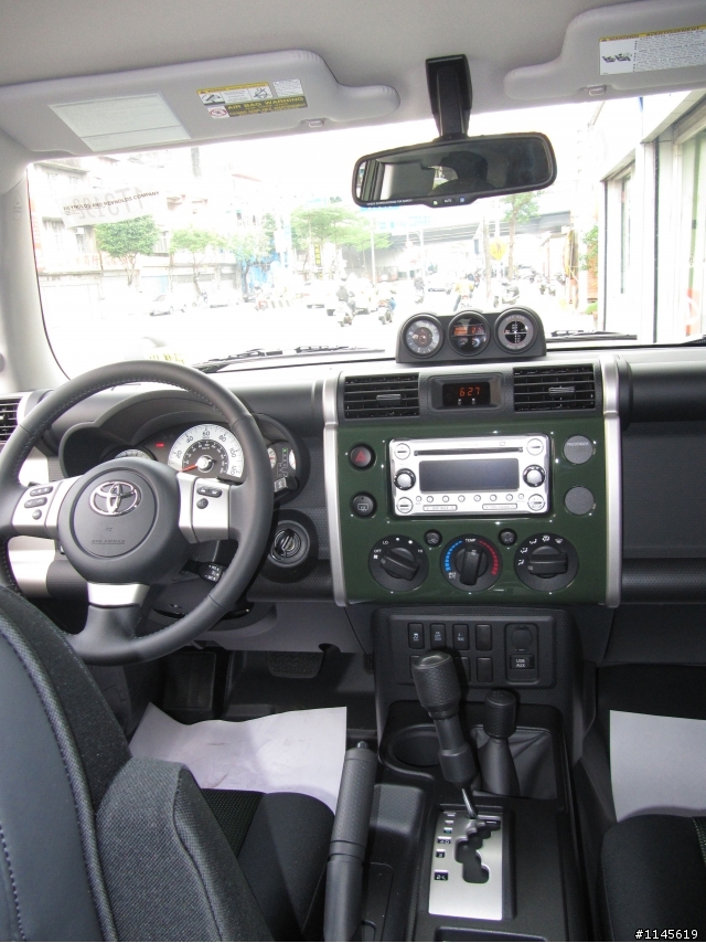 [代開箱]  東洋悍馬車-FJ  CRUISER TRAIL TEAMS特別紀念版+名模寫真集