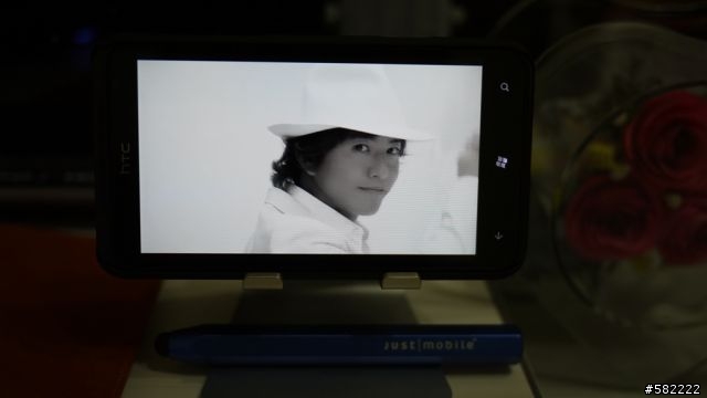 HTC 4.7吋泰坦 台灣大芒果開箱~(*从'∀')♪゛大芒果吞掉Galaxy Note/iPad/MAC air!