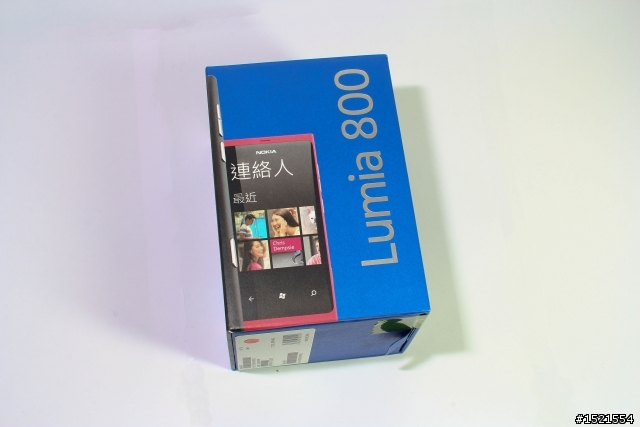 【簡易開箱】阿楞的 Nokia Lumia 800