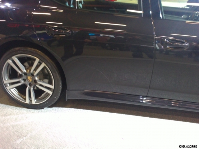 車展的Panamera受傷了(原來是誤會xd).....