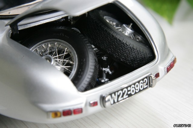 (開箱,新增底盤照) CMC M-088 Mercedes-Benz 300 SLR Uhlenhaut Coupe 董事長用車