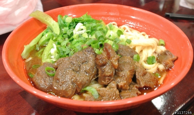 推薦竹北市(夜市小館)-好吃又便宜的牛肉麵