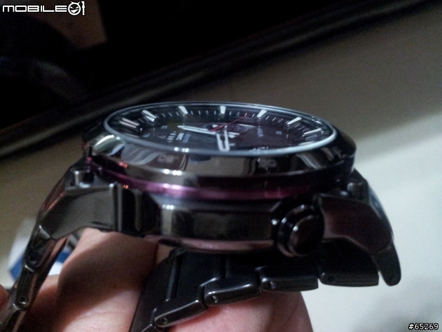 [開箱]低調CASIO與Red Bull Racing車隊合作 - EQW-A1000DC-1A