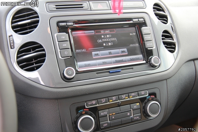 (開箱了) 2012 TIGUAN TSI S&S 天窗+多功能方向盤+倒車顯影+遠光燈輔助系統+米黑內裝....一次呈現]