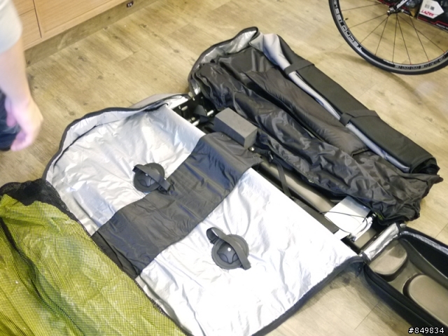 [安裝教學]  豪華級的自行車行李箱Biknd Helium，長途旅行必備。