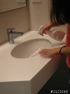 小資女孩洗廁記