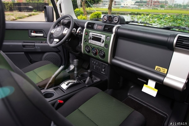 [代開箱]  東洋悍馬車-FJ  CRUISER TRAIL TEAMS特別紀念版+名模寫真集