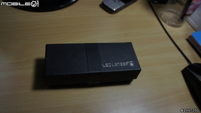 {開箱}HD598