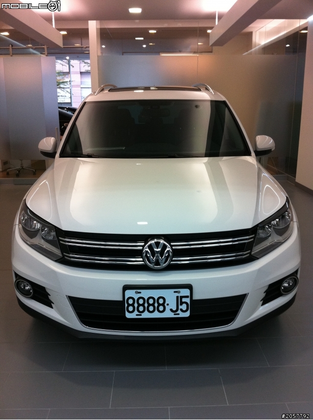 (開箱了) 2012 TIGUAN TSI S&S 天窗+多功能方向盤+倒車顯影+遠光燈輔助系統+米黑內裝....一次呈現]