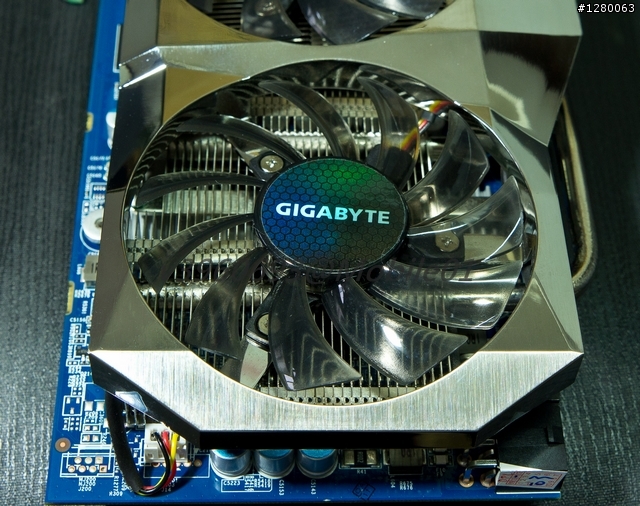 [HD6870 開箱] GV-R687OC-1GD 並 [評估]"升級顯卡"的效益？