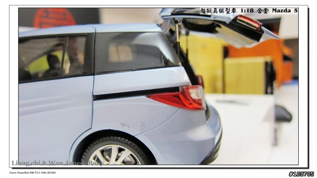 台南超擬真1:18合金霧川藍 All New Mazda 5