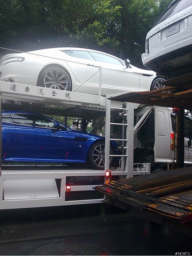 2011台北世貿車展  車輛進駐
