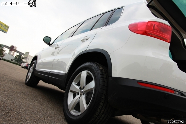 (開箱了) 2012 TIGUAN TSI S&S 天窗+多功能方向盤+倒車顯影+遠光燈輔助系統+米黑內裝....一次呈現]