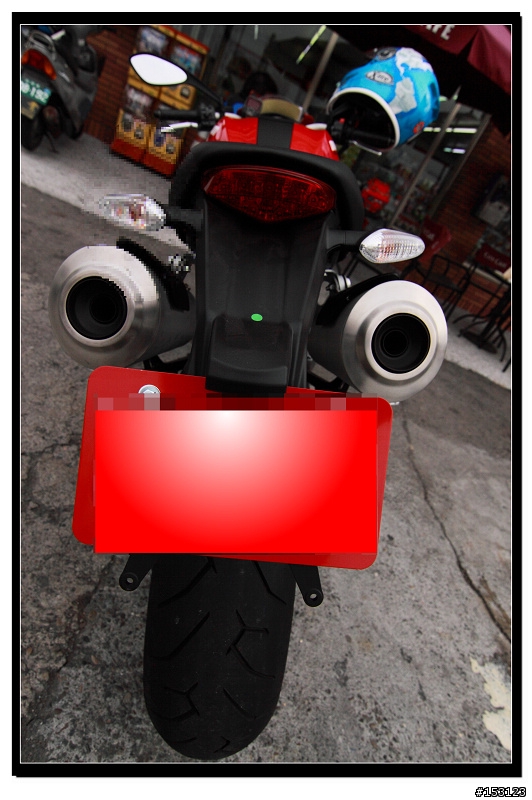 開箱!!! 開箱!!!我家女王~~又花轟了~~提前收到的耶誕節禮物~~Ducati monster 796~~