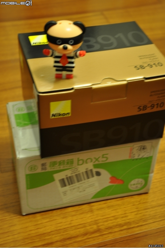[平安夜開箱]NEW N家神燈SB-910+ MB-D80電池垂直手把 開箱(圖多)