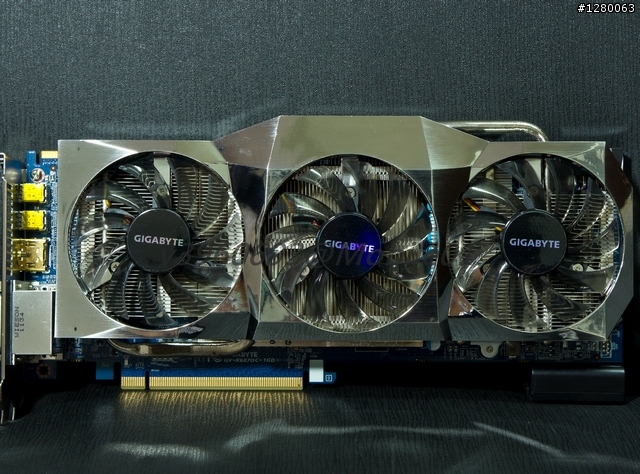 [HD6870 開箱] GV-R687OC-1GD 並 [評估]"升級顯卡"的效益？