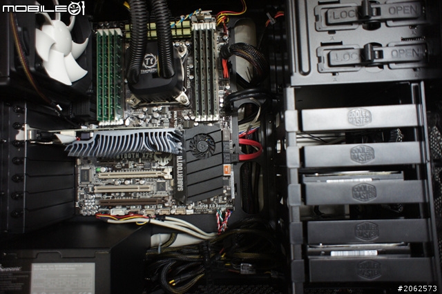 兩台 SANDY-E 安裝 Thermaltake 散熱器