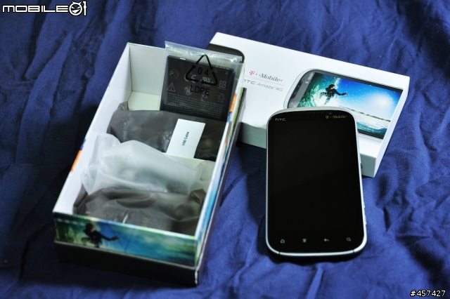 『開箱』聖誕禮物～hTC Amaze 4G黑色版開箱之黑貓白貓小閃光！
