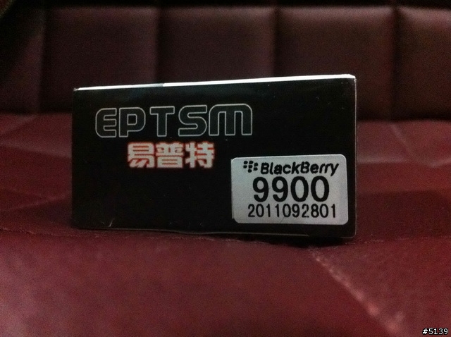 [分享]BlackBerry Bold 9900 副廠電池座充 + USB充電 2合1