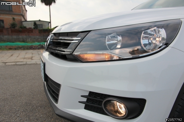 (開箱了) 2012 TIGUAN TSI S&S 天窗+多功能方向盤+倒車顯影+遠光燈輔助系統+米黑內裝....一次呈現]