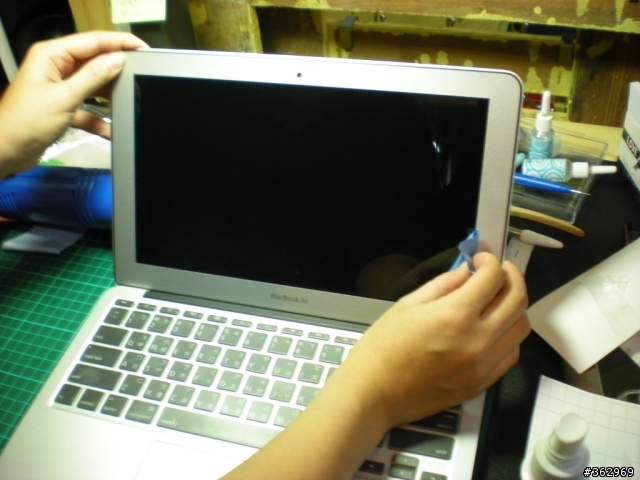 [圖解]正妹教你包膜，麻豆MacBook Air 11"。