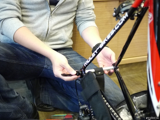 [安裝教學]  豪華級的自行車行李箱Biknd Helium，長途旅行必備。