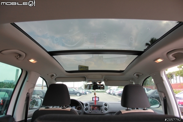 (開箱了) 2012 TIGUAN TSI S&S 天窗+多功能方向盤+倒車顯影+遠光燈輔助系統+米黑內裝....一次呈現]