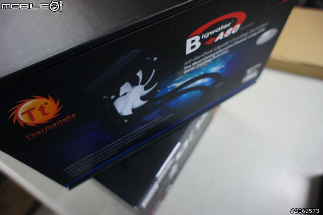 兩台 SANDY-E 安裝 Thermaltake 散熱器