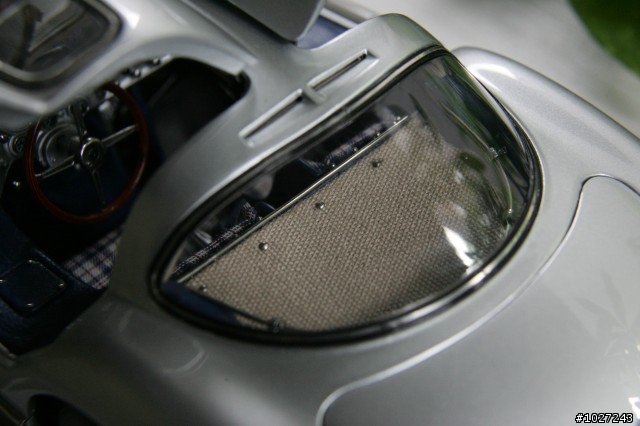 (開箱,新增底盤照) CMC M-088 Mercedes-Benz 300 SLR Uhlenhaut Coupe 董事長用車