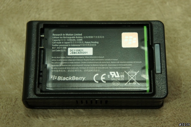 [分享]BlackBerry Bold 9900 副廠電池座充 + USB充電 2合1