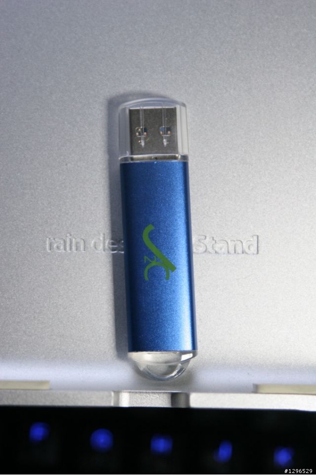 J2C DDR高速隨身碟 32GB 隨手測