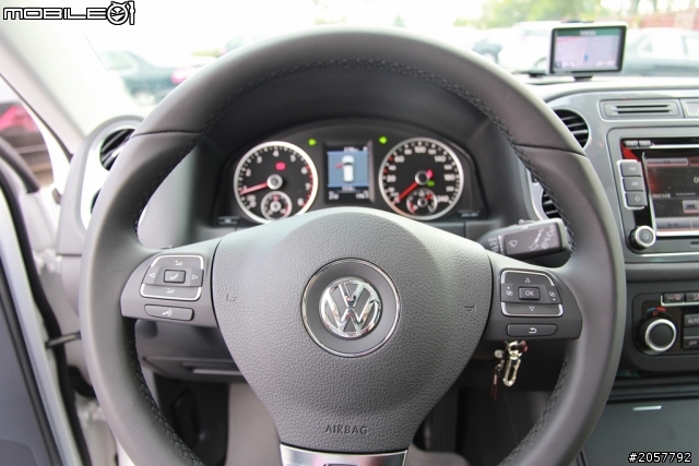(開箱了) 2012 TIGUAN TSI S&S 天窗+多功能方向盤+倒車顯影+遠光燈輔助系統+米黑內裝....一次呈現]