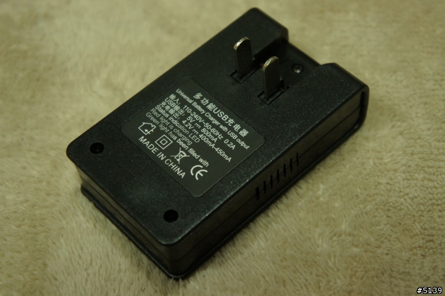 [分享]BlackBerry Bold 9900 副廠電池座充 + USB充電 2合1
