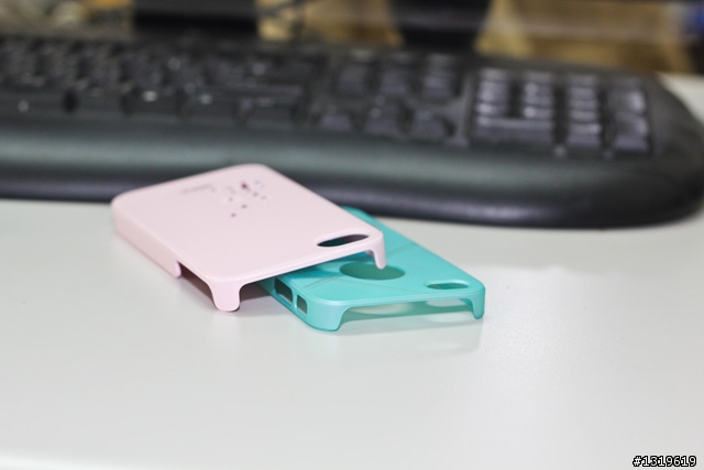 【分享】ROCK iPhone4/iPhone4S 夏花系列 VS 0.07mm 超薄裸殼