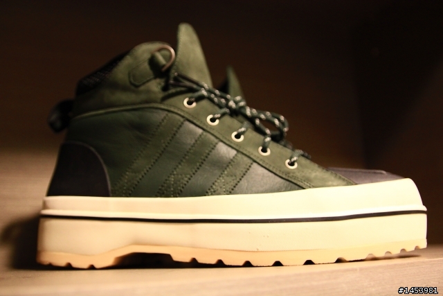 【首開】ADIDAS ORIGINALS X BURTON WINTERBALL HI KZK SOLID
