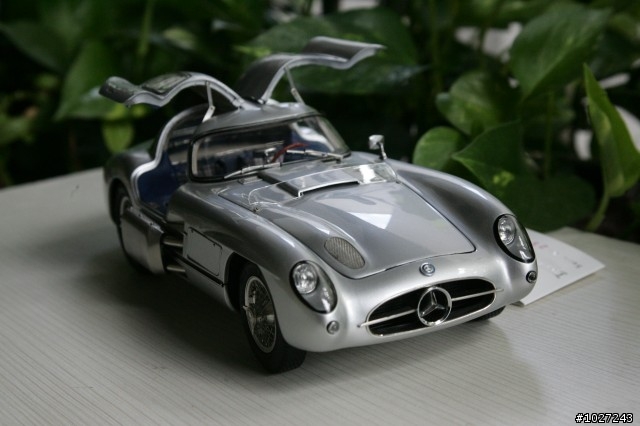 (開箱,新增底盤照) CMC M-088 Mercedes-Benz 300 SLR Uhlenhaut Coupe 董事長用車