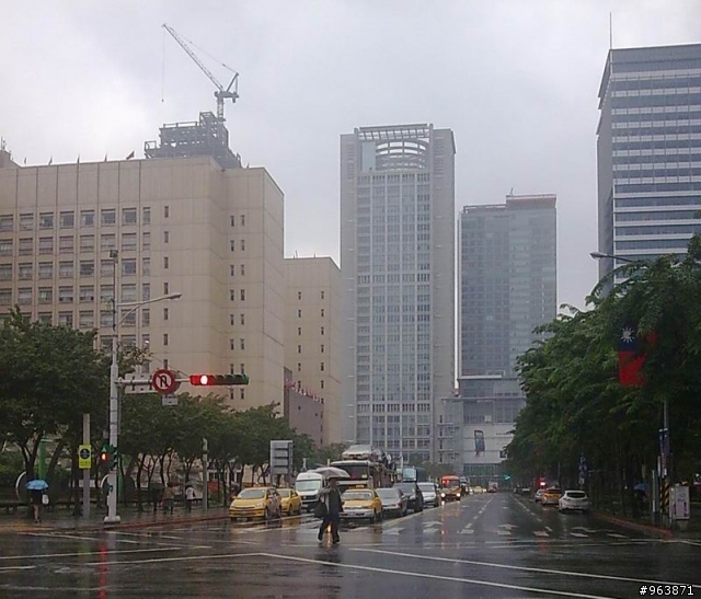 2011台北世貿車展  車輛進駐