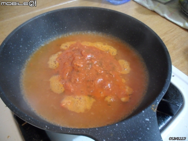 有漢堡肉的晚餐+小黃瓜小菜~!!
