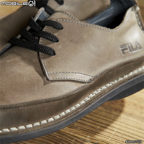 請問這雙鞋哪裡買的到 FILA