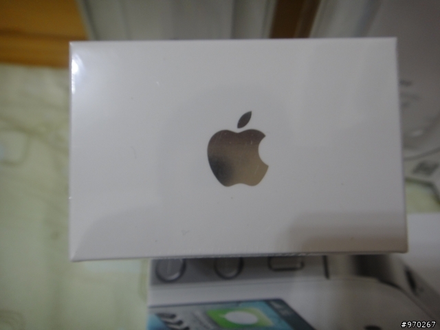 今天晚上辦 中華的 iphone 4s 含配件照 及說明台積電方案到期時間