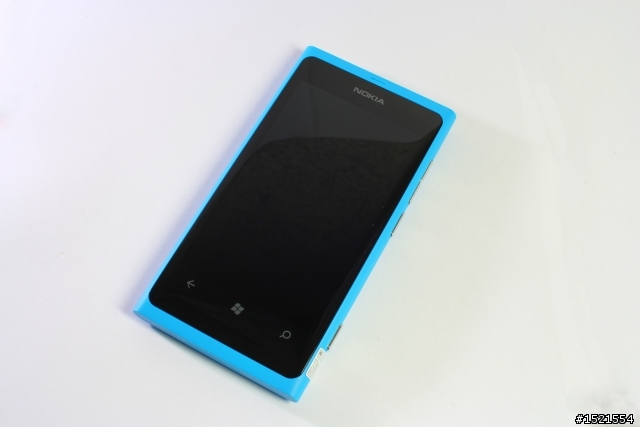 【簡易開箱】阿楞的 Nokia Lumia 800