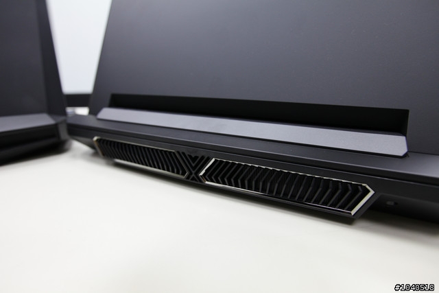 [分享] ASUS華碩新款3D螢幕機種G74SX簡單開箱