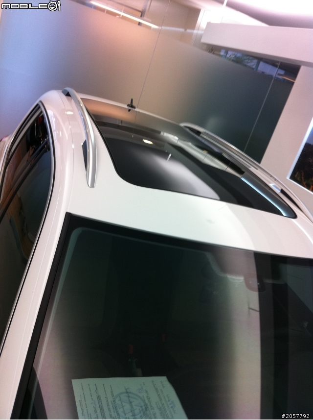 (開箱了) 2012 TIGUAN TSI S&S 天窗+多功能方向盤+倒車顯影+遠光燈輔助系統+米黑內裝....一次呈現]