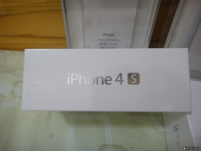 今天晚上辦 中華的 iphone 4s 含配件照 及說明台積電方案到期時間