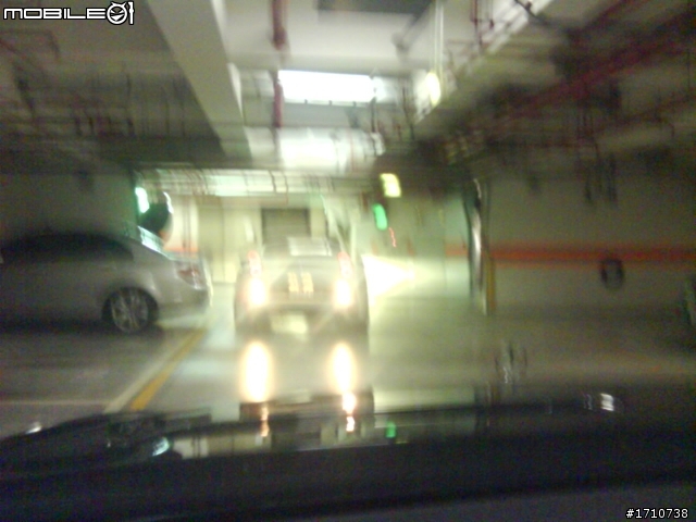 停車場遇到法拉利