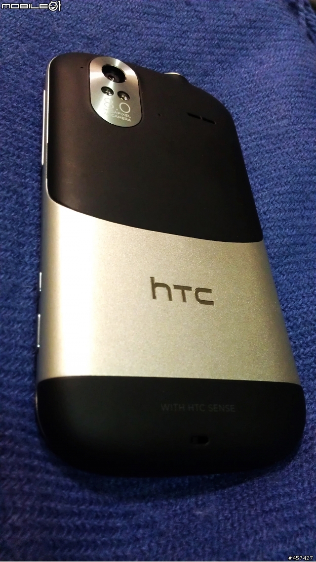 『開箱』聖誕禮物～hTC Amaze 4G黑色版開箱之黑貓白貓小閃光！