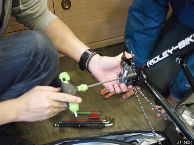 [安裝教學]  豪華級的自行車行李箱Biknd Helium，長途旅行必備。